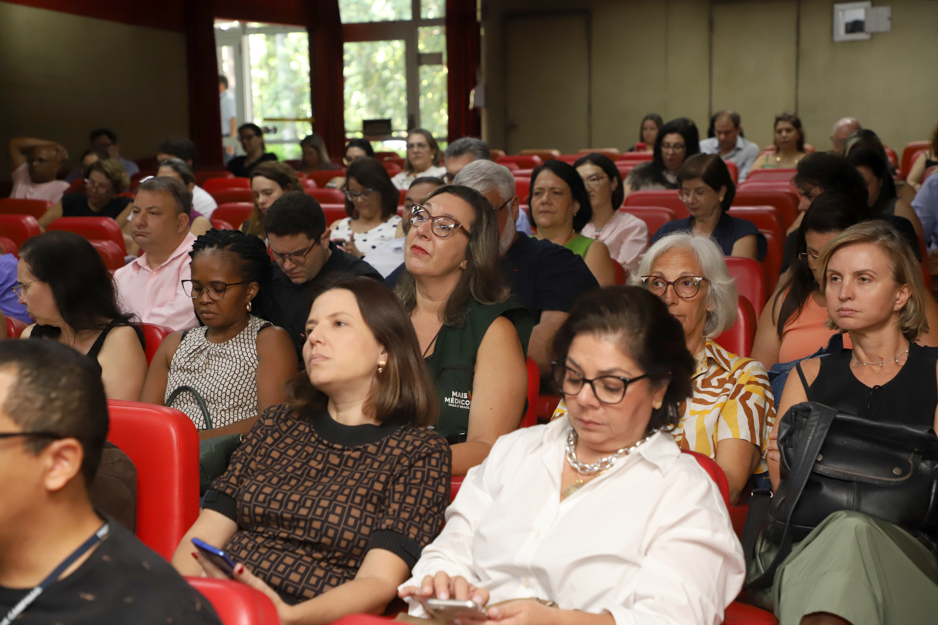 Oficina visa capacitar os novos gestores municipais, oferecendo subsídios para enfrentarem os desafios do SUS em seus primeiros anos de administração.