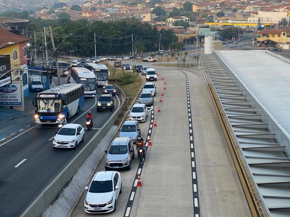 Faixa controlada para veículos junto ao Terminal Ouro Verde vem resultando em mais fluidez viária no trecho da avenida Ruy Rodriguez