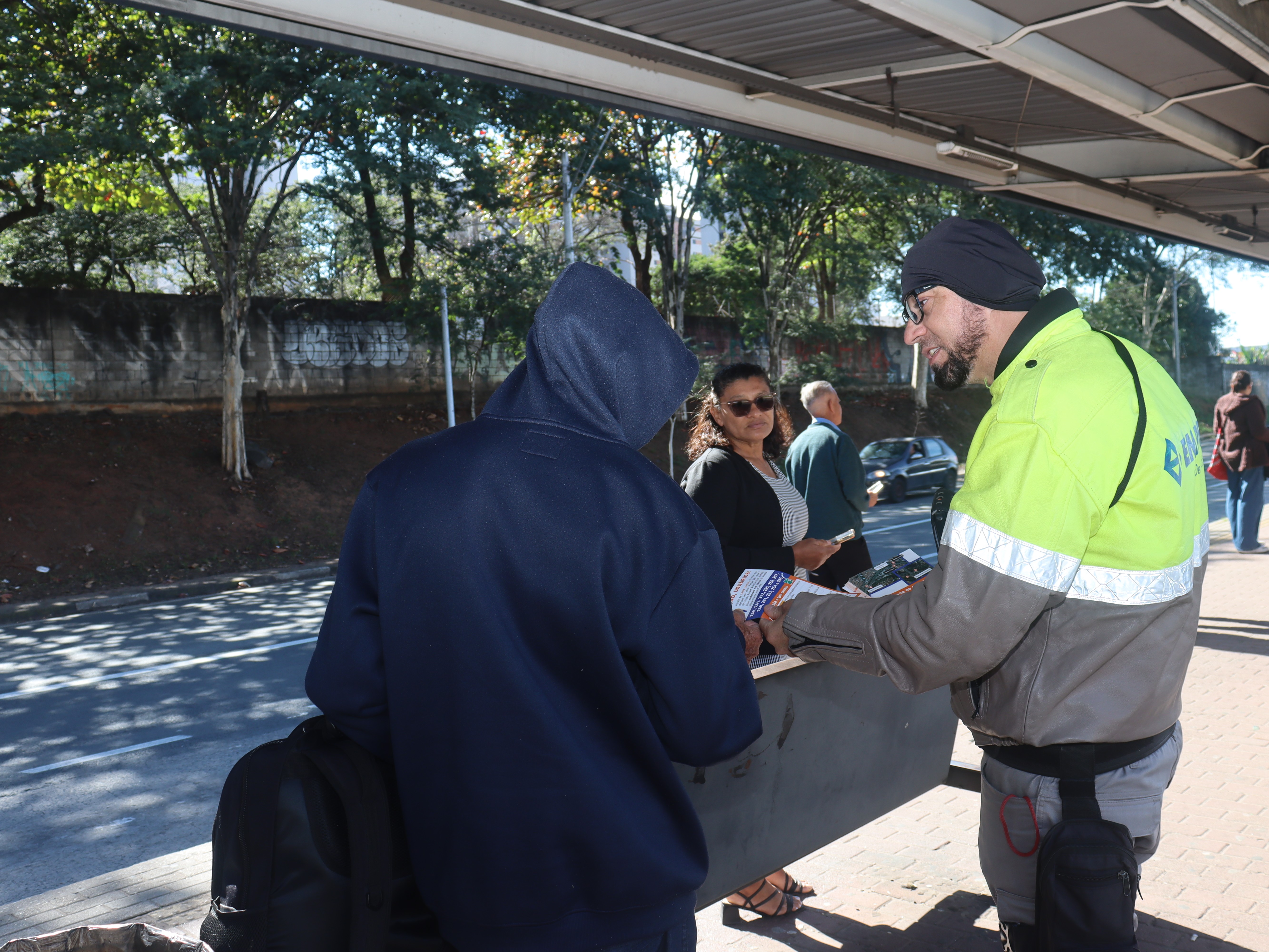 Usuários devem usar as passarelas existentes nas estações para acessar as novas paradas e as faixas de pedestres no entorno dos novos pontos