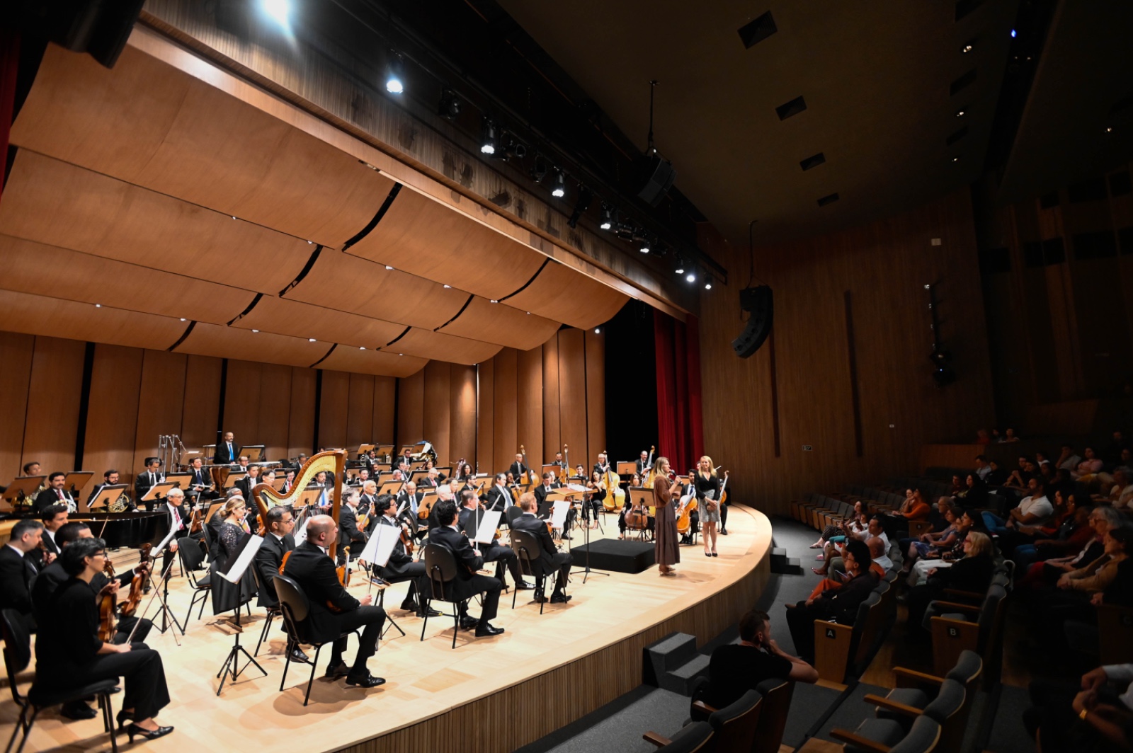 A apresentação teve repertório que coloca mulheres no centro da narrativa artística