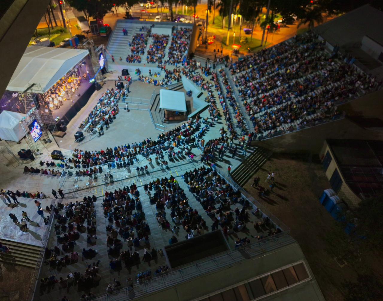 O público aprovou a combinação entre a música de concerto e o samba