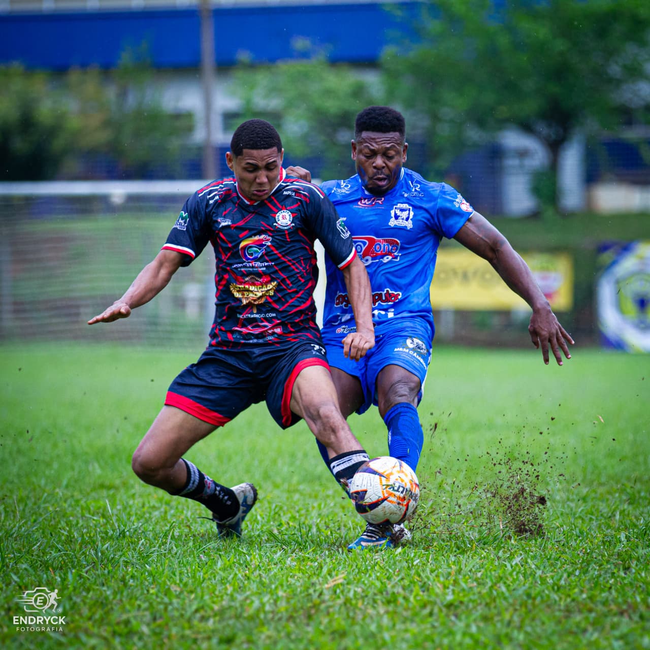 Lance do Campeonato de Futebol Amador A de Campinas, que terá a segunda rodada da fase de grupos neste domingo