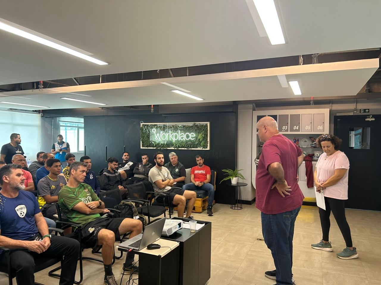 Os representantes das 24 agremiações inscritas participaram do Congresso Técnico do Campeonato Municipal de Futebol de Base