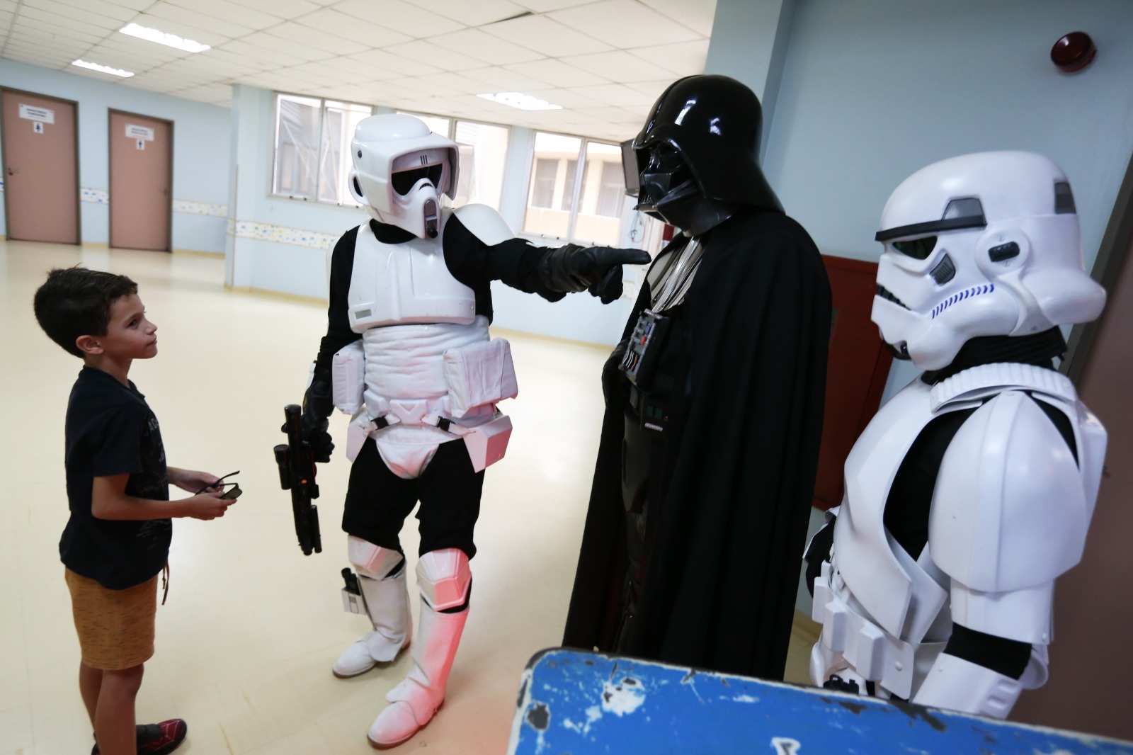  Pietro Henrique Barbosa foi ver de perto a comitiva intergaláctica