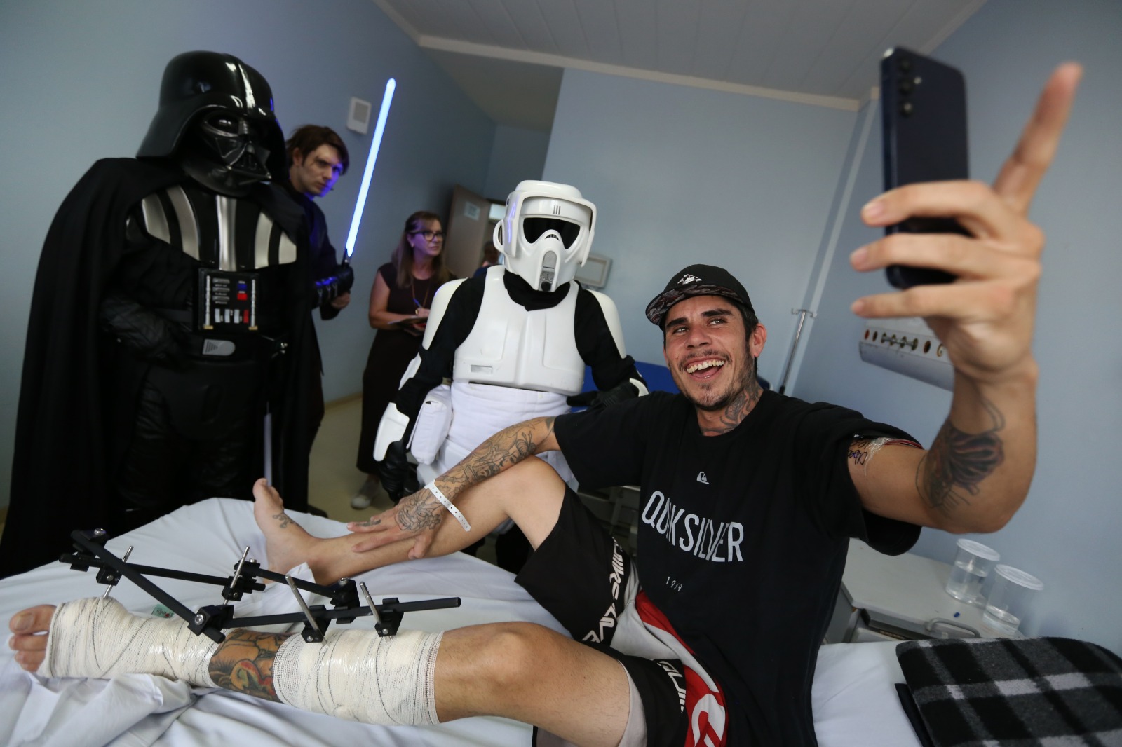 Guilherme Matheus Floriano posou com os personagens