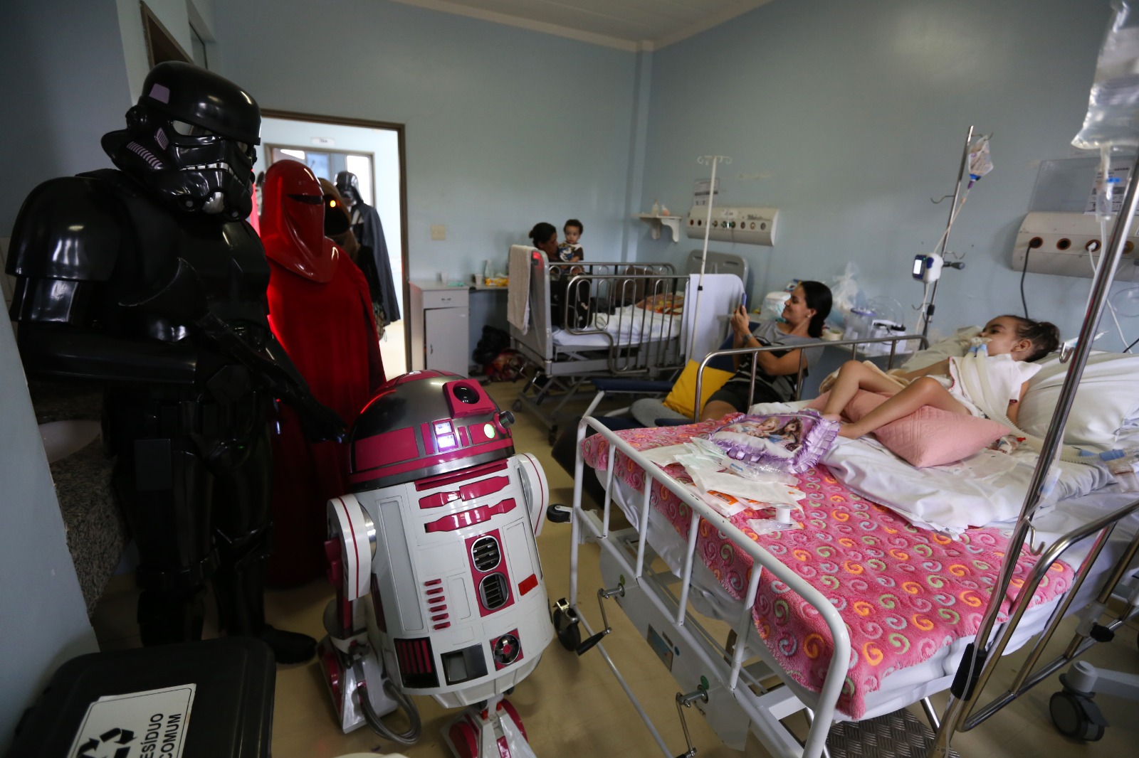 Pacientes se divertem com personagens