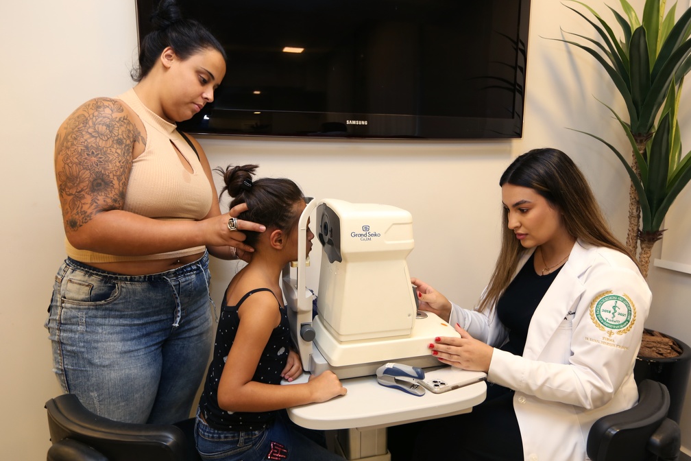 Paciente atendida durante edição 2023 do Outubro Brilhante em Campinas