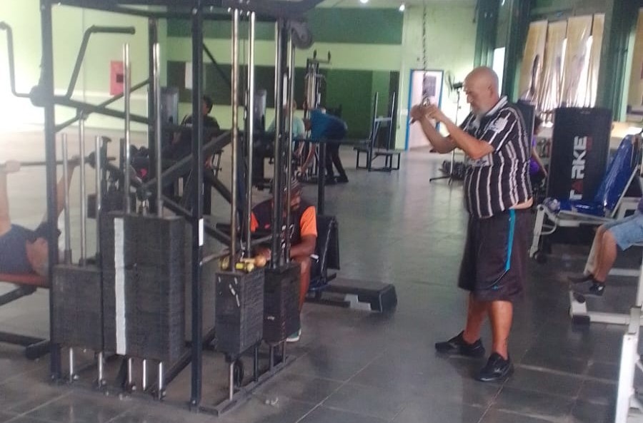 Aulas de musculação ocorrem no Espaço Esporte e Movimento, no Centro