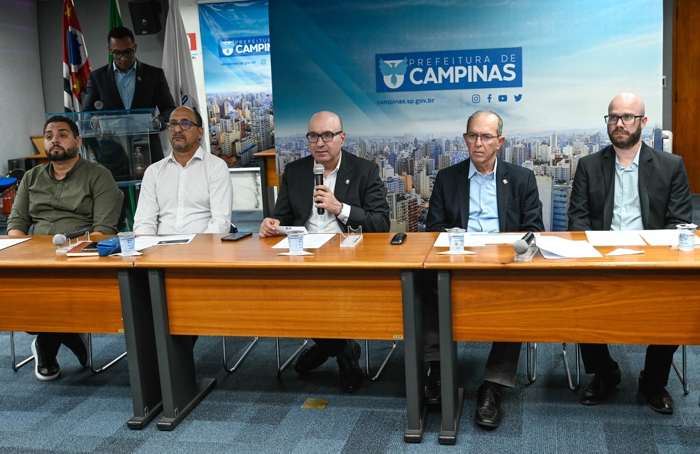 Prefeito Dário abriu a audiência falando da importância de a população compreender e participar da elaboração do Plano