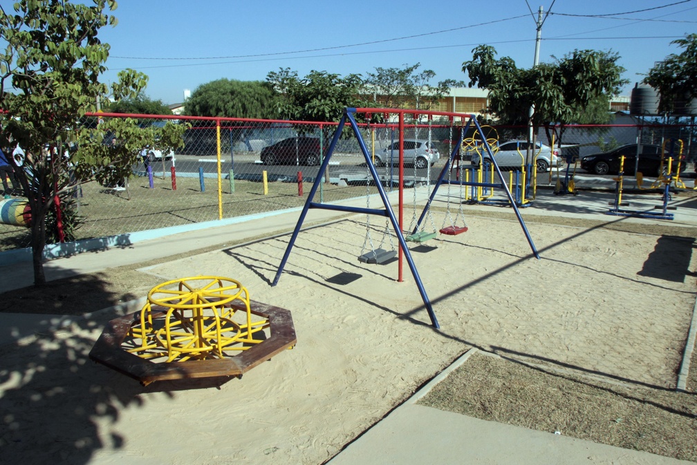 Área também recebeu a instalação de uma academia ao ar livre e um parque infantil