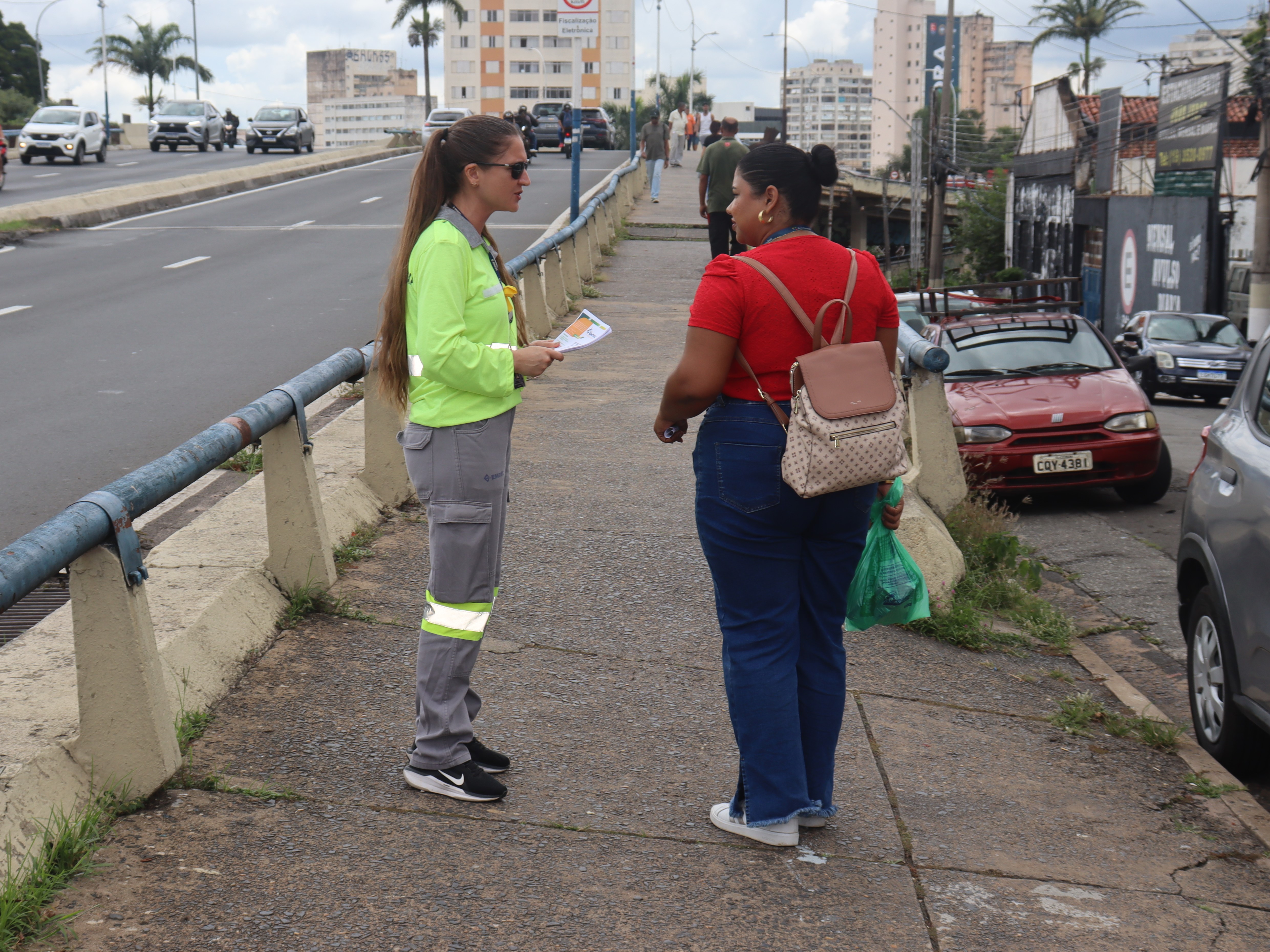 A Emdec desenvolve ações contínuas para alertar motociclistas e pedestres sobre o perigo de comportamentos de risco