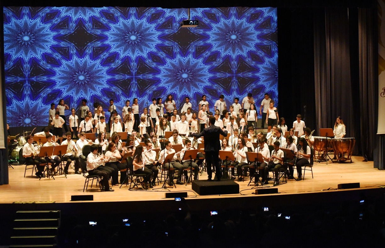 Alunos do Primeira Nota em apresentação no Castro Mendes na temporada de 2024