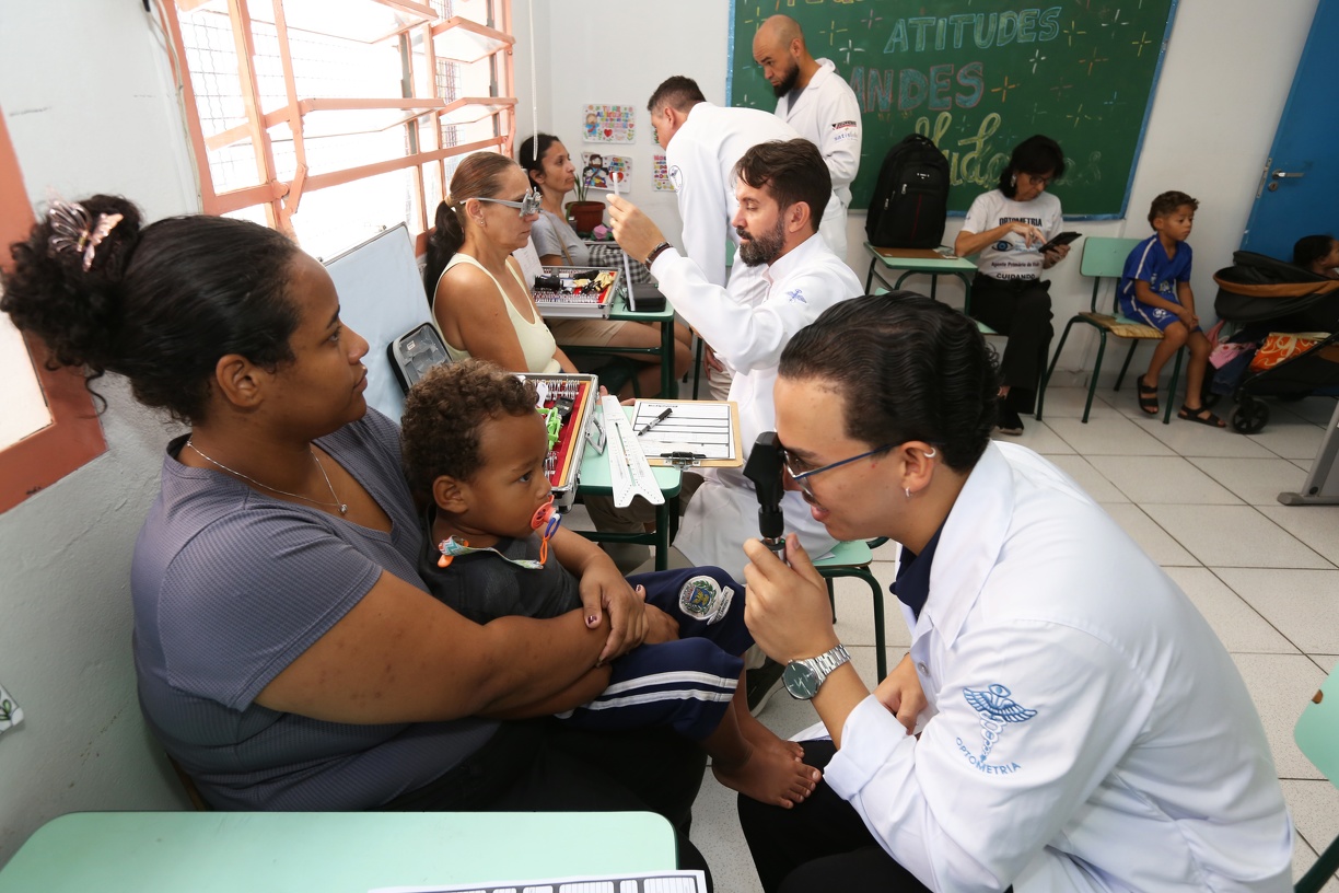 As pessoas tiveram acesso a atendimentos de optometria, testes de glicemia e outros serviços