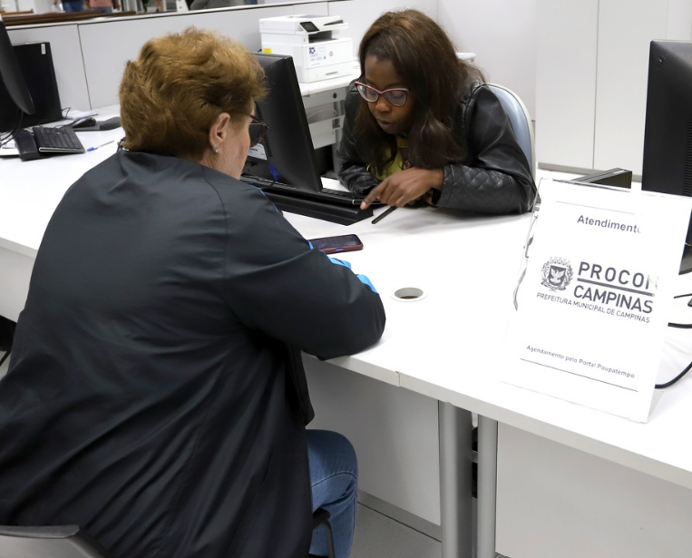 Plantão oferece todos os serviços do órgão, como registro de reclamações e denúncias e orientações sobre direitos dos consumidores