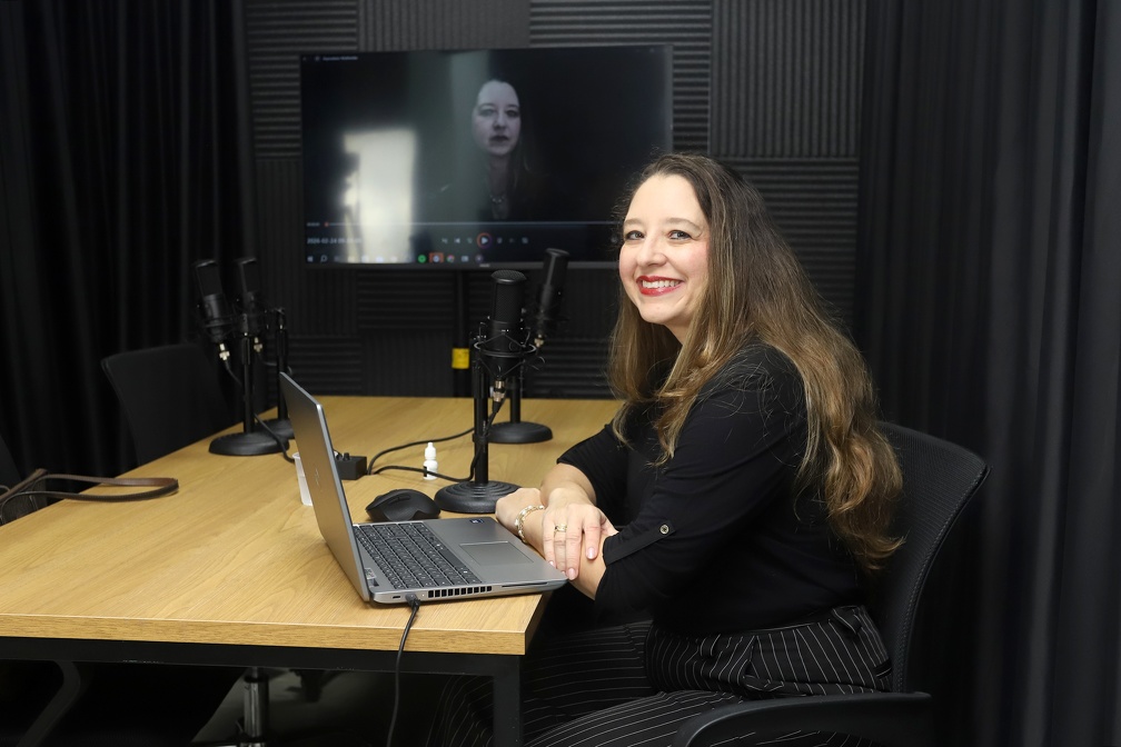  A procuradora do município, Mariana Juabre, fala sobre a nova lei de licitações em videoaula para servidores da Rede Mário Gatti