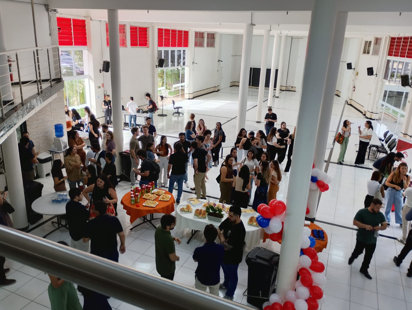 Profissionais da residência durante a recepção