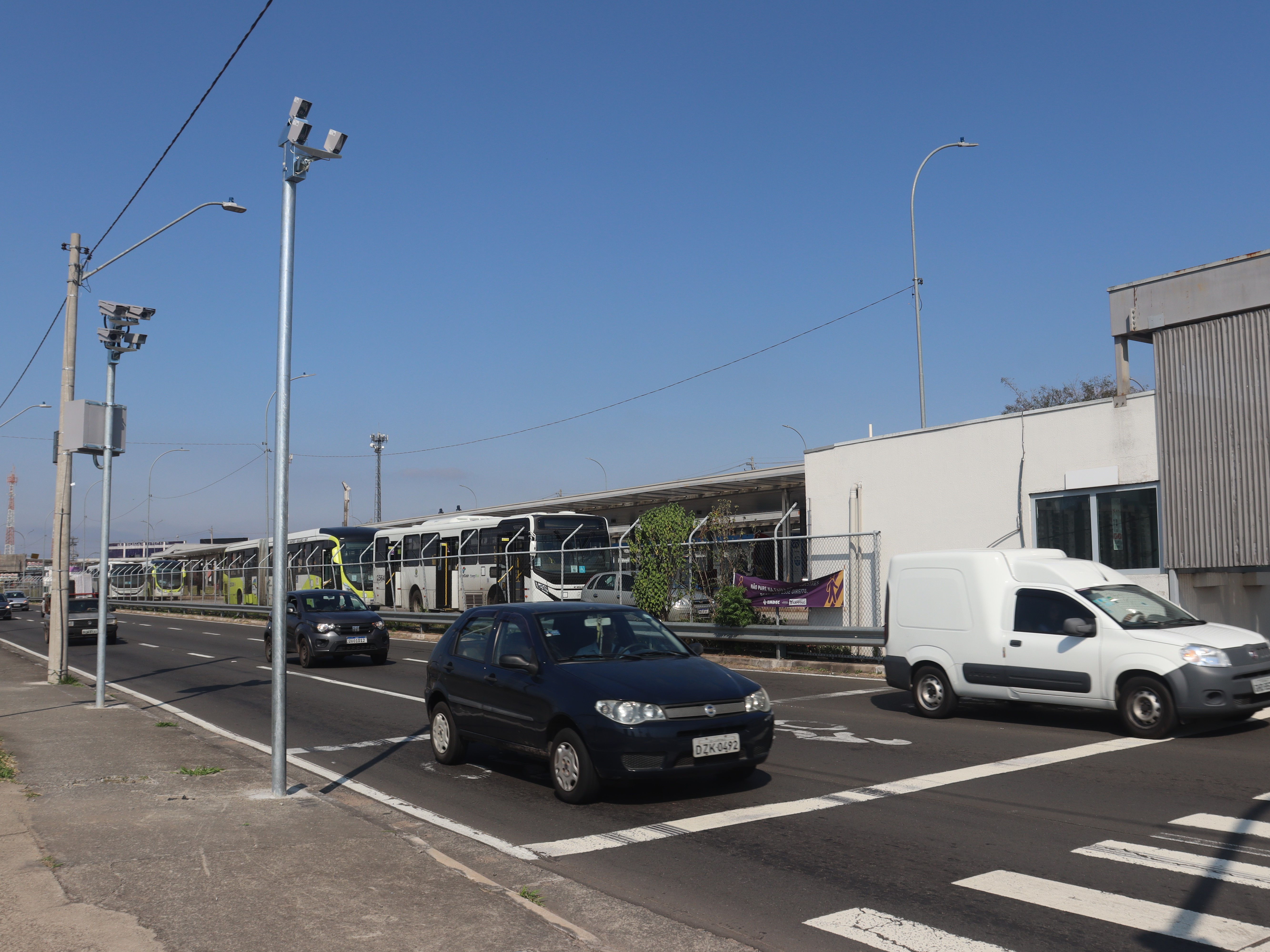 Locais que receberam os equipamentos contam com travessias de usuários do transporte