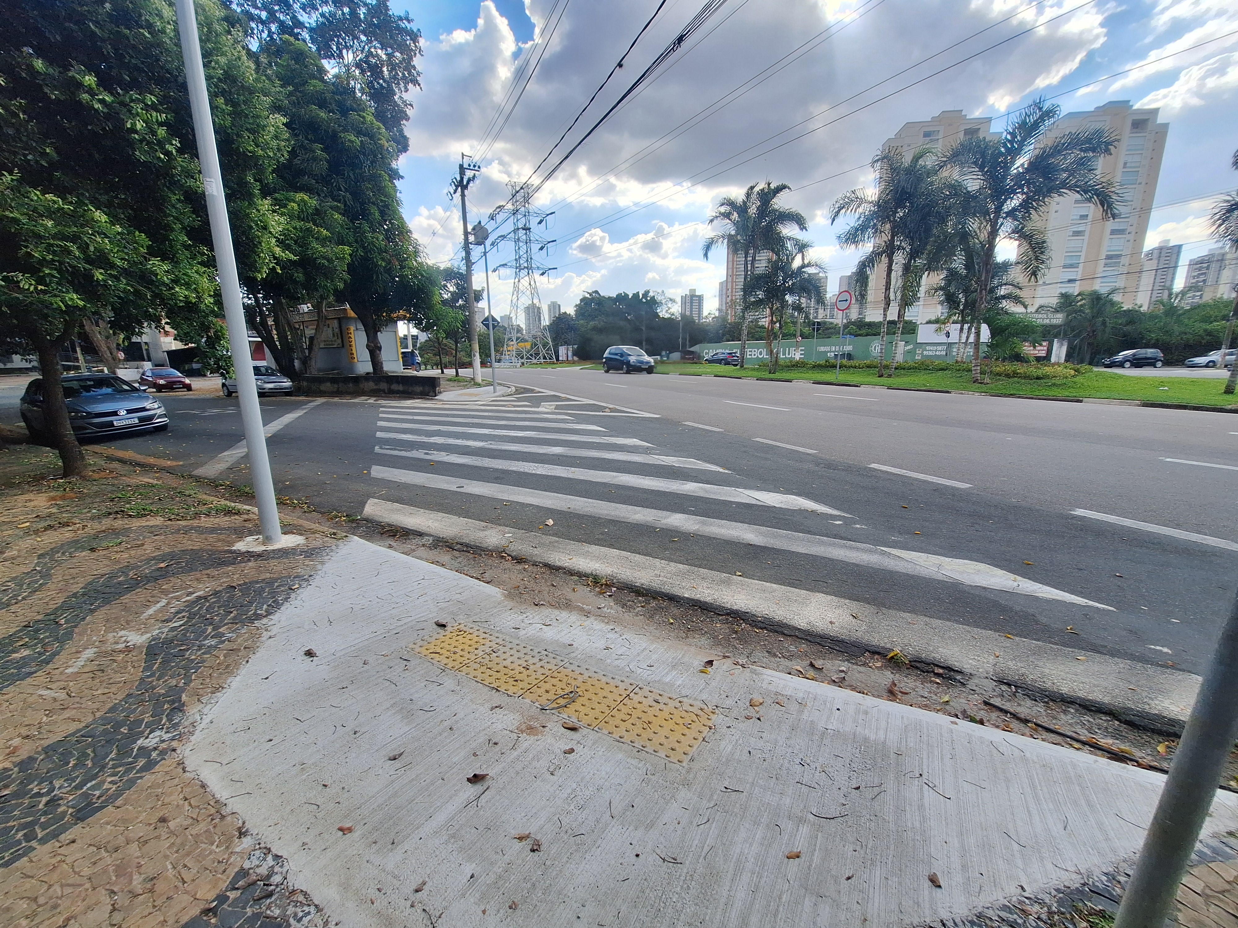 Apenas em 2026, foram implantadas 90 rampas de acessibilidade 