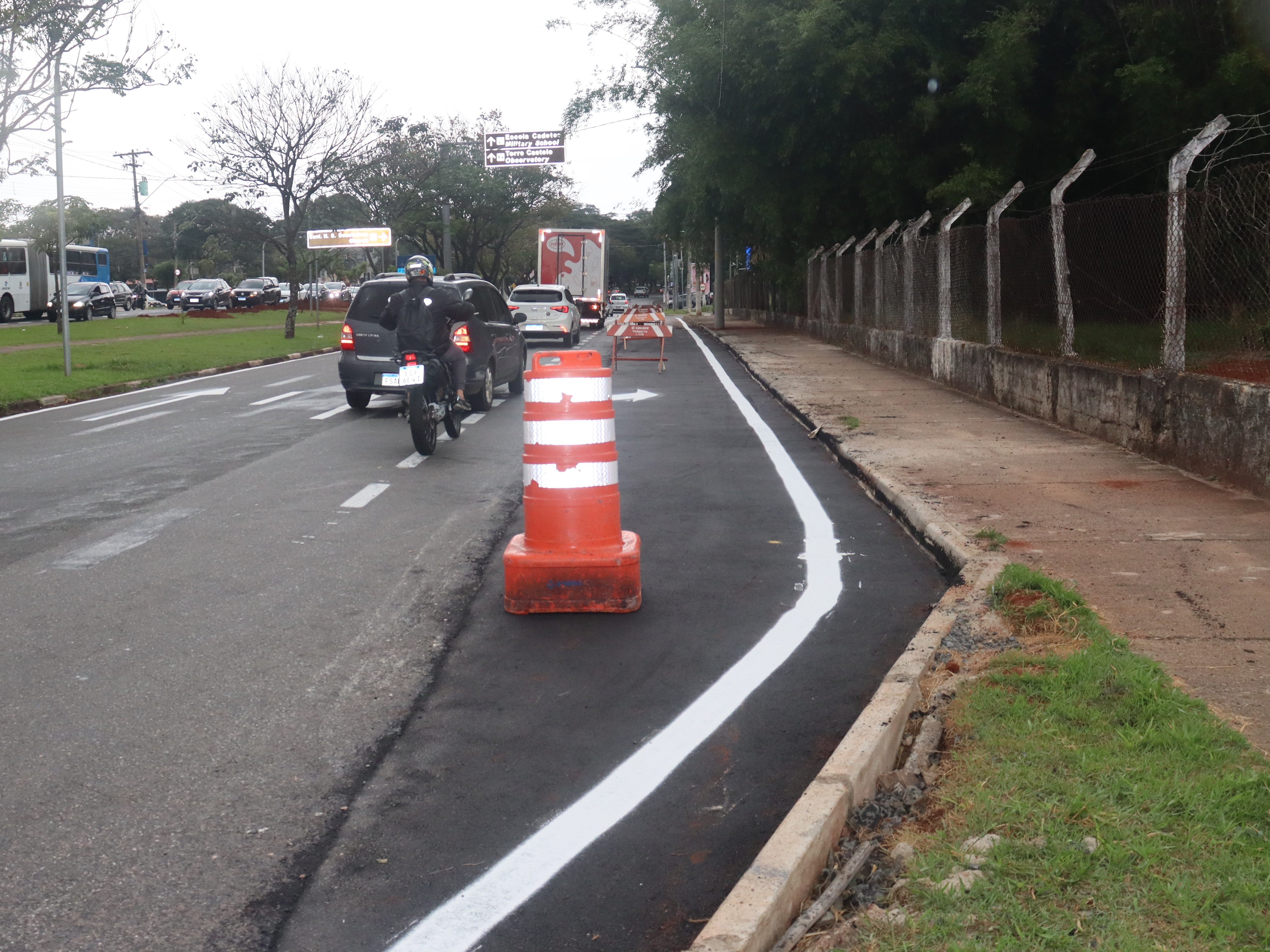 As faixas de acomodação foram ampliadas em cerca de 70 metros, promovendo distribuição do tráfego e segurança viária