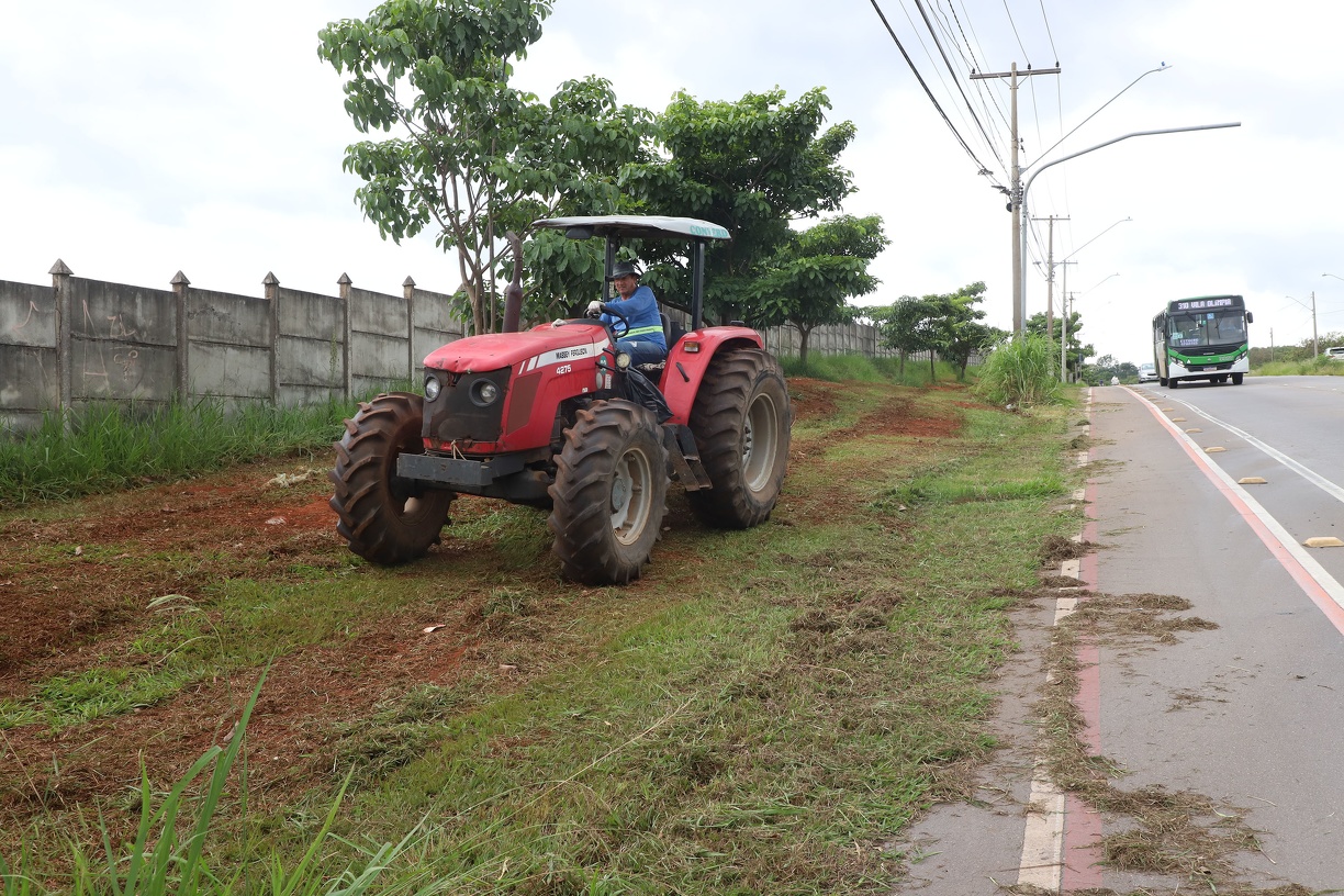Estrutura envolve 20 caminhões, 10 máquinas, quatro tratores agrícolas com roçadeiras, 15 tratores giro zero e 150 roçadeiras costais