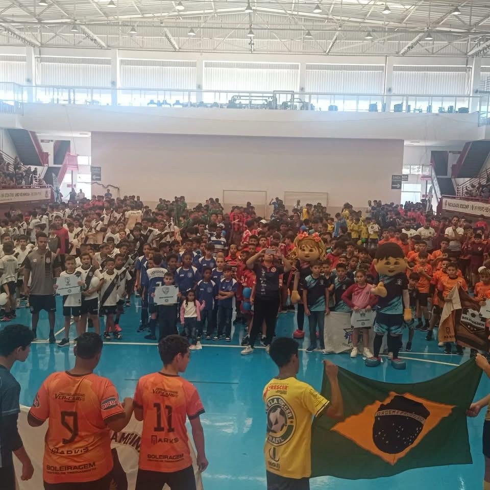O desfile terá alunos, professores e dirigentes, e já valerá pontos para a fase de classificação, conforme determina o regulamento da competição