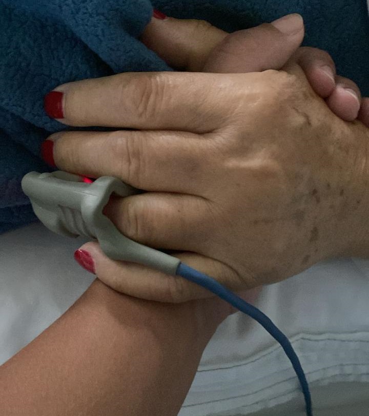 O atendimento domiciliar é destinado a pacientes com doenças crônicas, em processo de reabilitação, em cuidados paliativos ou com dificuldade de locomoção até as unidades de saúde.