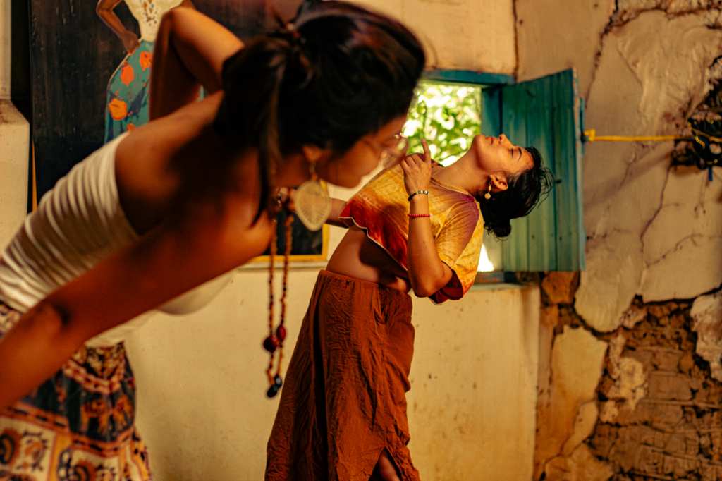 A oficina busca democratizar o acesso à dança contemporânea e incentivar a aproximação do público com processos de criação artística