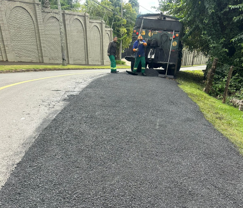 O Jardim Santa Genebra recebeu manutenção de vias nesta quarta-feira