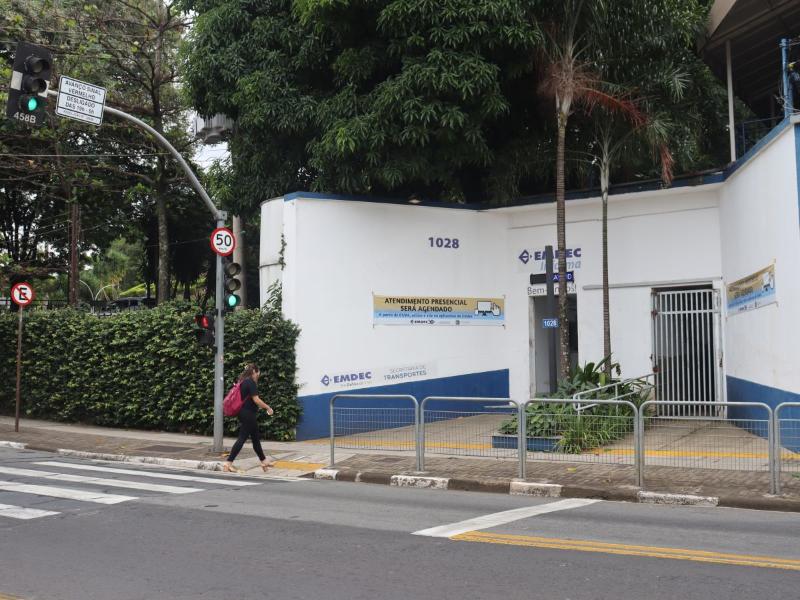 Sede da Emdec, que gerencia o trânsito e o transporte, fica na Vila Industrial