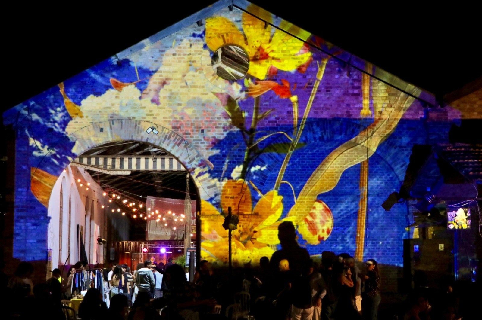 Sala dos Toninhos recebe o lançamento da cápsula desenvolvida em colaboração entre as artistas  Lara Loureiro (Haitha) e Yanê Batista