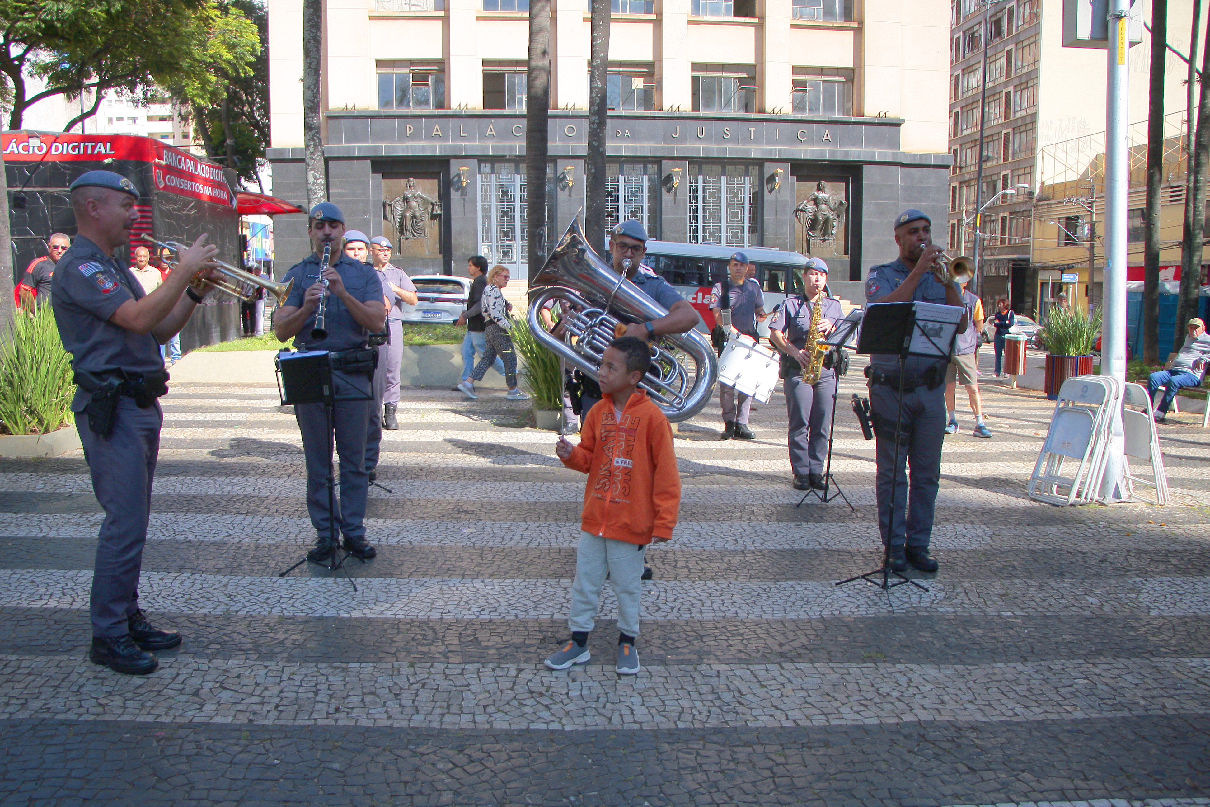 Cerimônia foi realizada na Praça Guilherme de Almeida, em frente ao busto do escritor