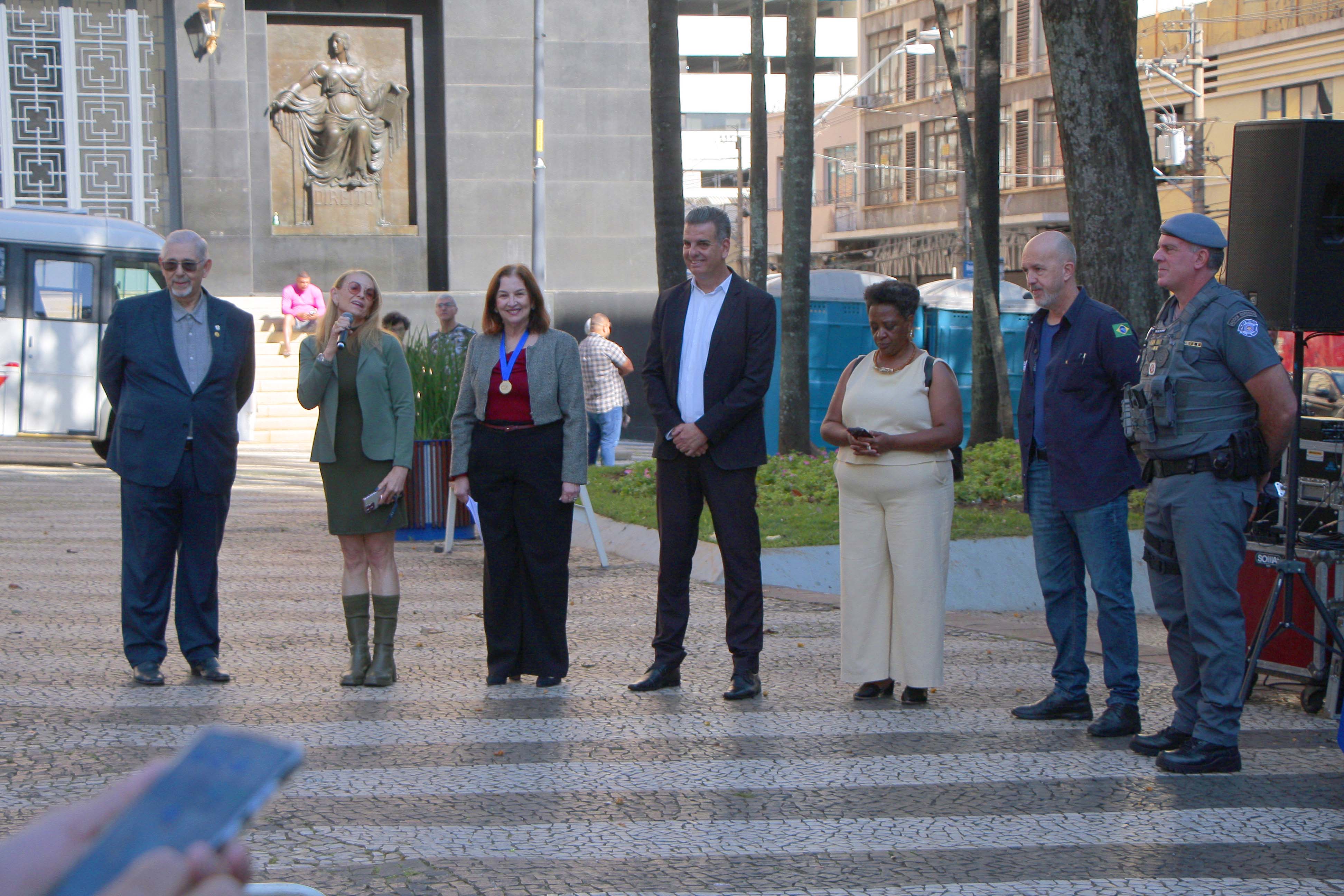Autoridades e parceiros de entidades culturais da cidade abriram a homenagem