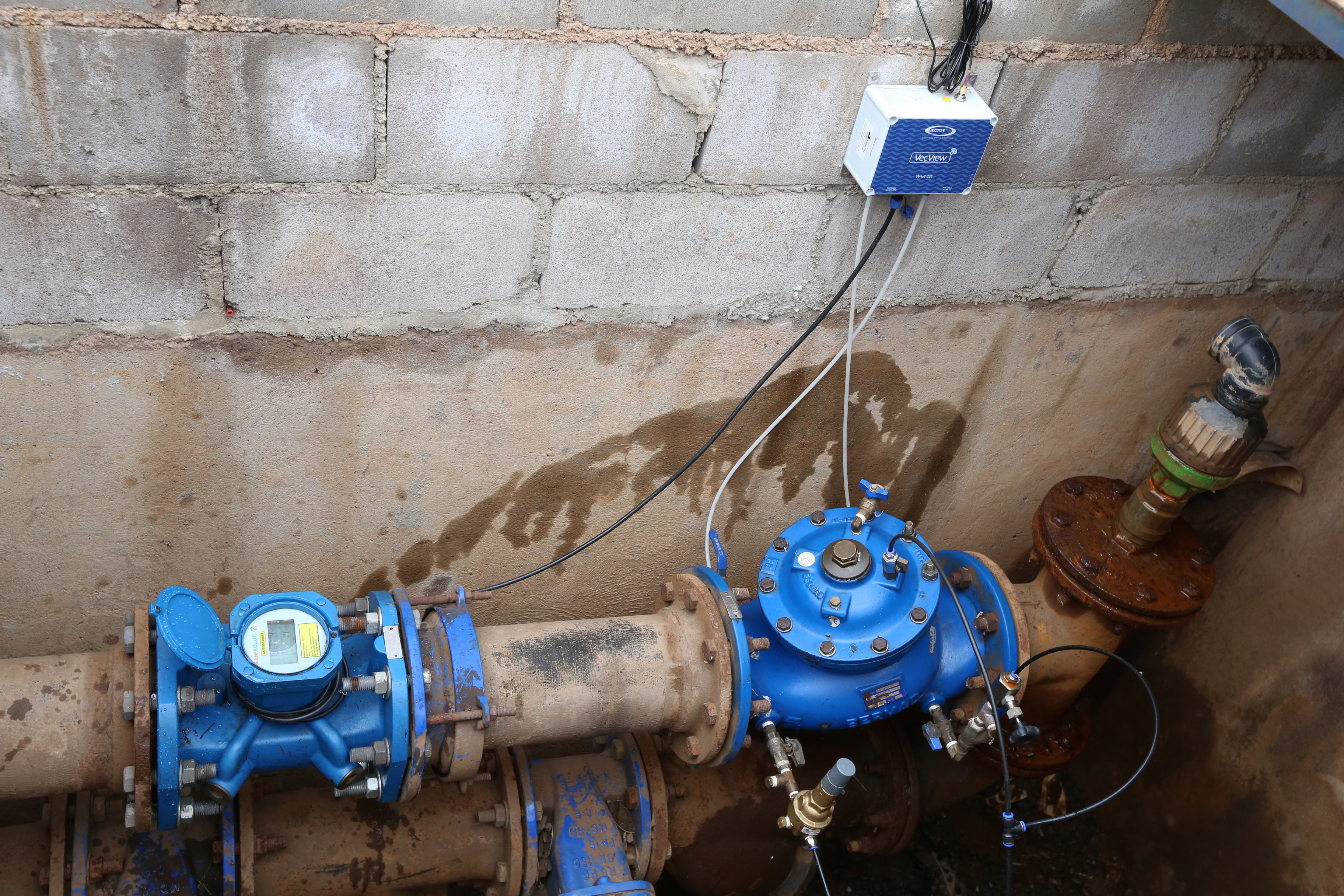 Sensor e válvula redutora de pressão instalados pela Sanasa permitem monitorar vazamentos de água e agir imediatamente para resolver o problema