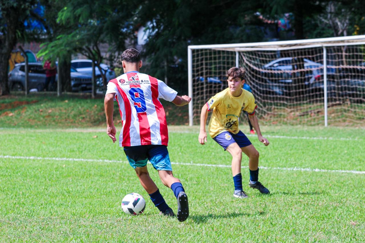 Campeonato de Futebol de Base terá 27 jogos em nove espaços esportivos da cidade, neste sábado