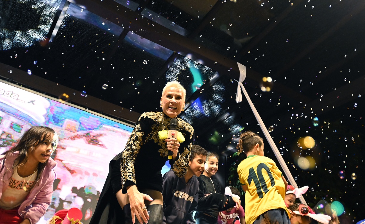 A cantora Cíntia Lopes, a Xuxa Cover