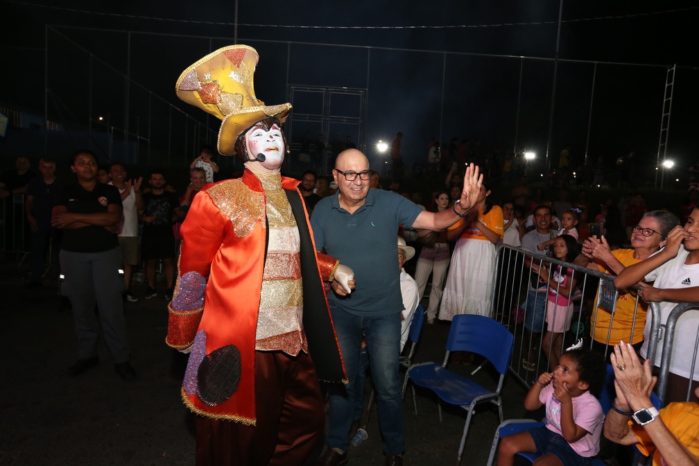 O prefeito Dário Saadi esteve presente no show de Páscoa neste domingo