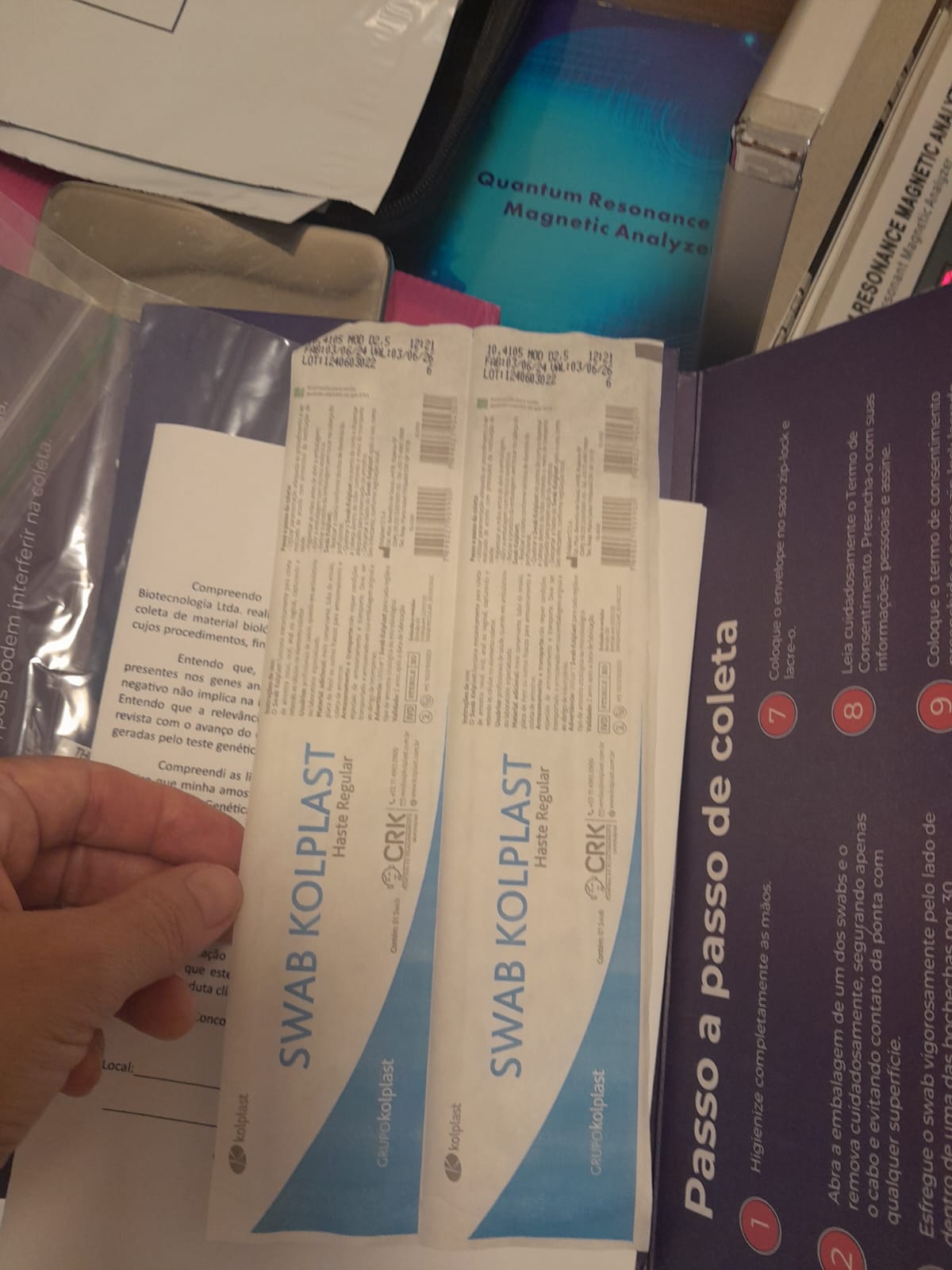Swab (dispositivo usado para coletar amostras biológicas) localizado na clínica