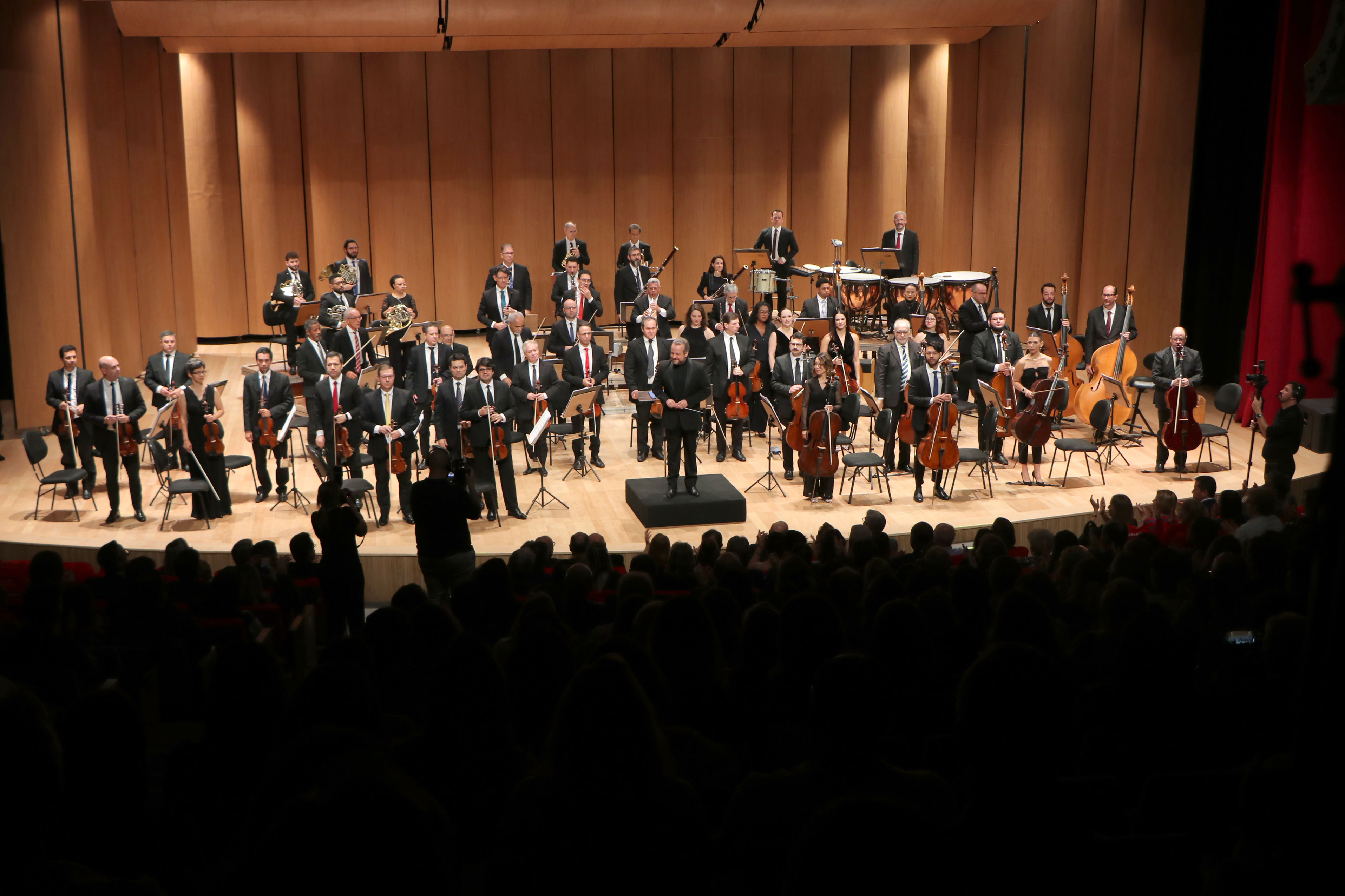 Concerto da Orquestra Sinfônica de Campinas, com regência do maestro Guilherme Mannis, no Centro de Convivência, marcou a comemoração