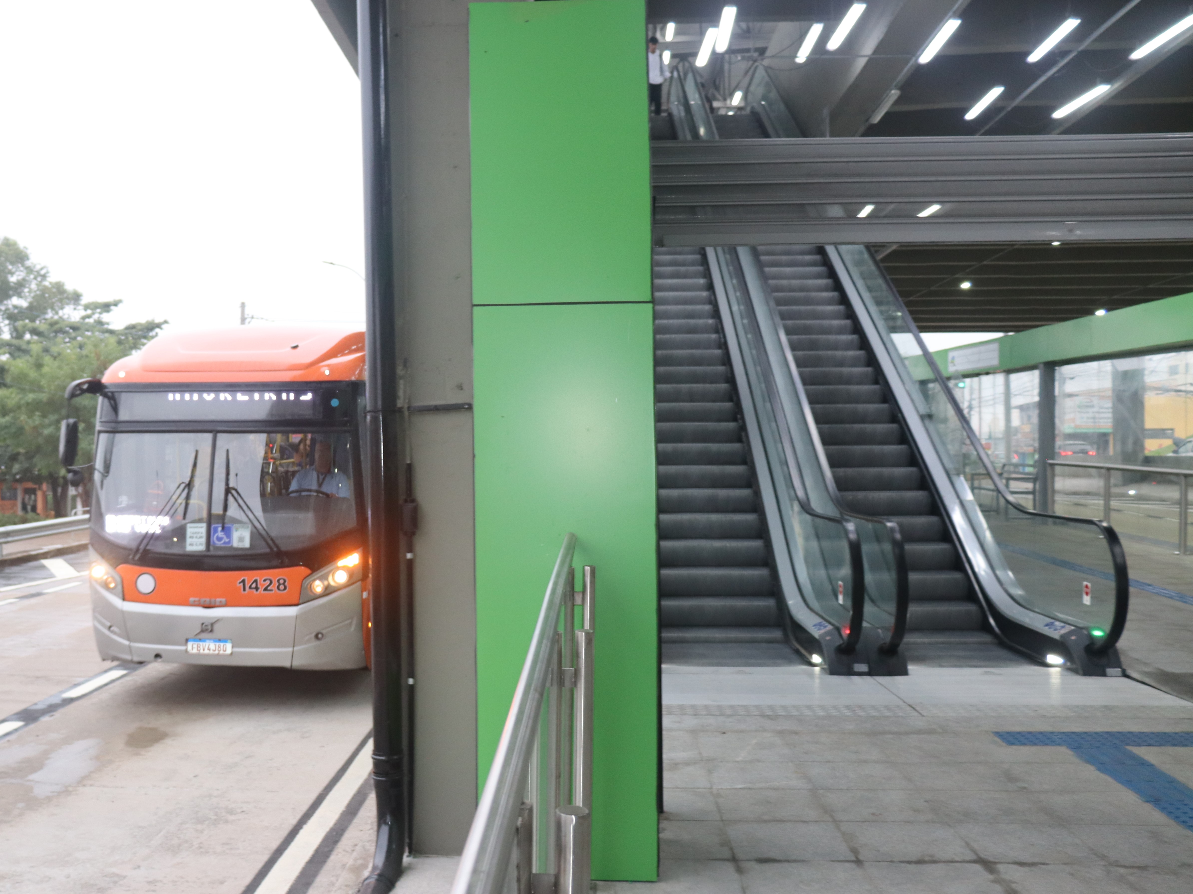  Com o início do novo atendimento, todos os terminais e estações do BRT estão em operação