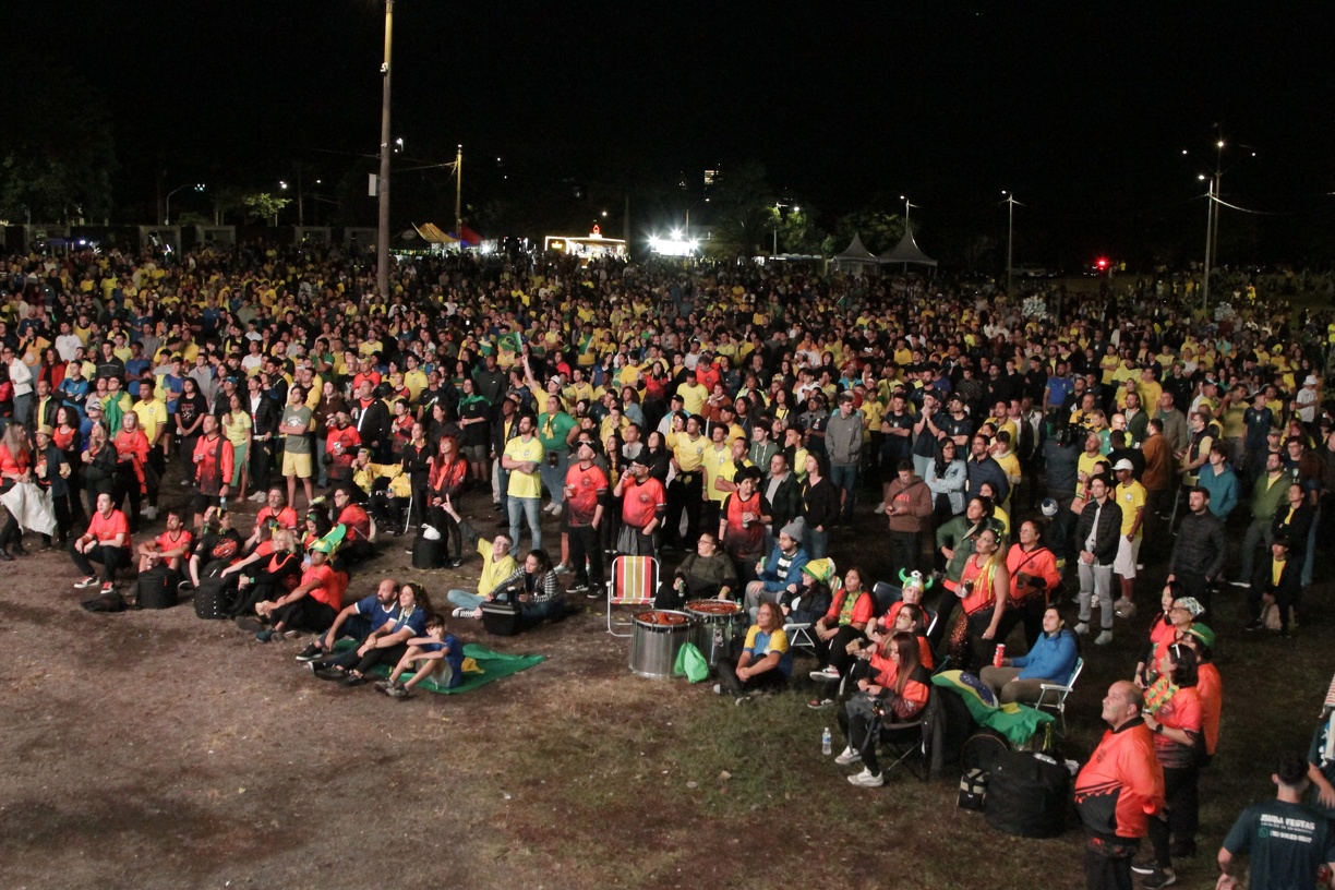 Torcedores acompanham o empate do Brasil contra Marrocos, na Arena do Torcedor 