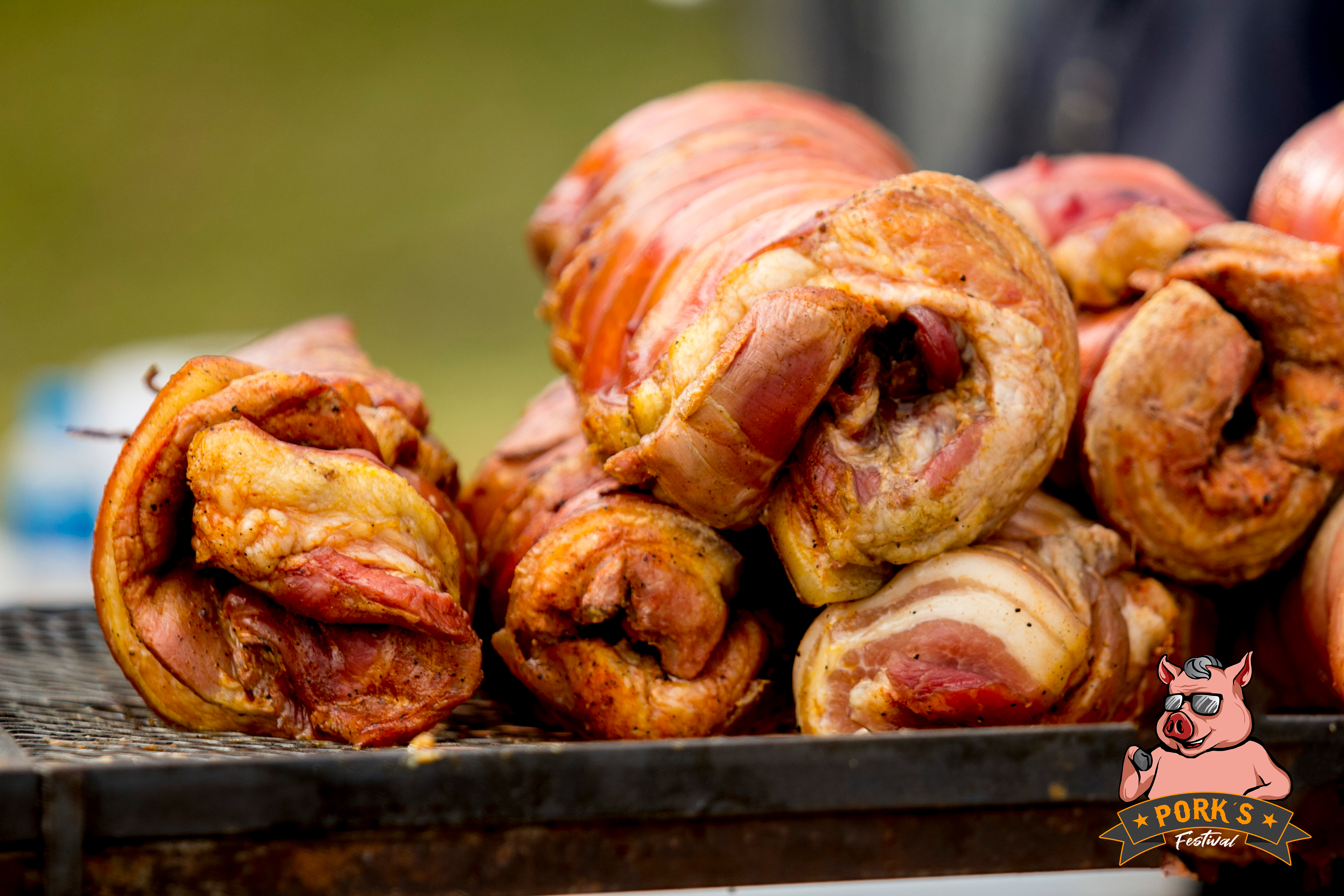 Festival terá diversas opções gastronômicas, como torresmo de rolo, além de shows de rock e entrada gratuita na Praça Arautos da Paz