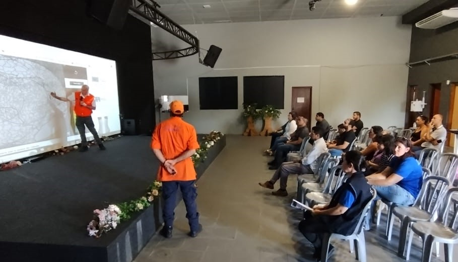 Grupo de participantes de treinamento na região do Cidade Jardim