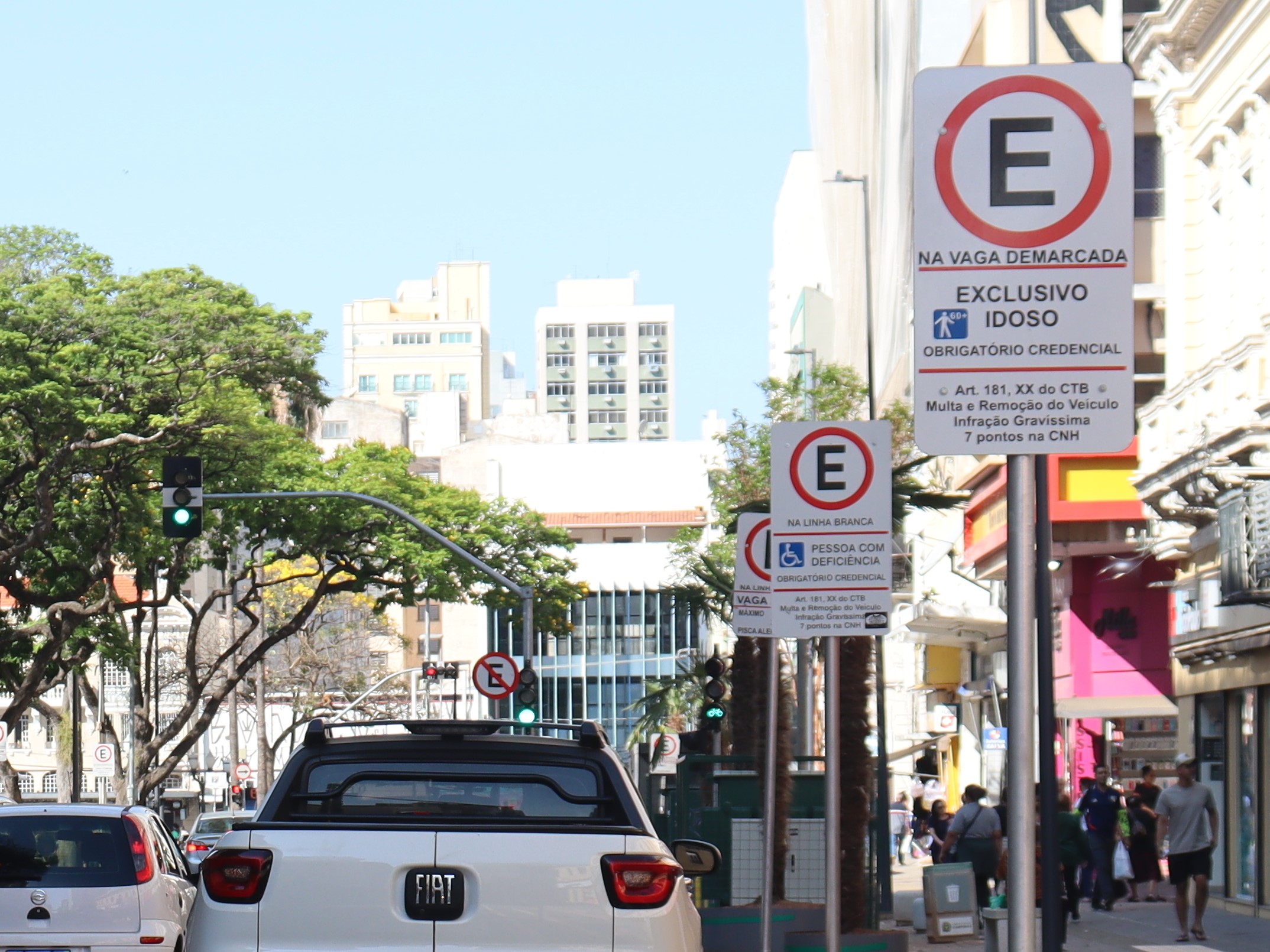 Uso indevido de vagas exclusivas é fiscalizado presencialmente pelos agentes da Emdec