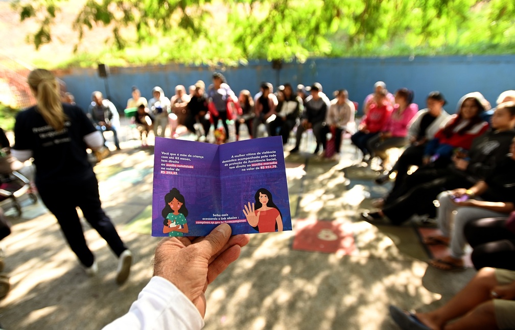  Vandecleya Moro, secretária de Desenvolvimento e Assistência Social, orienta sobre programas sociais