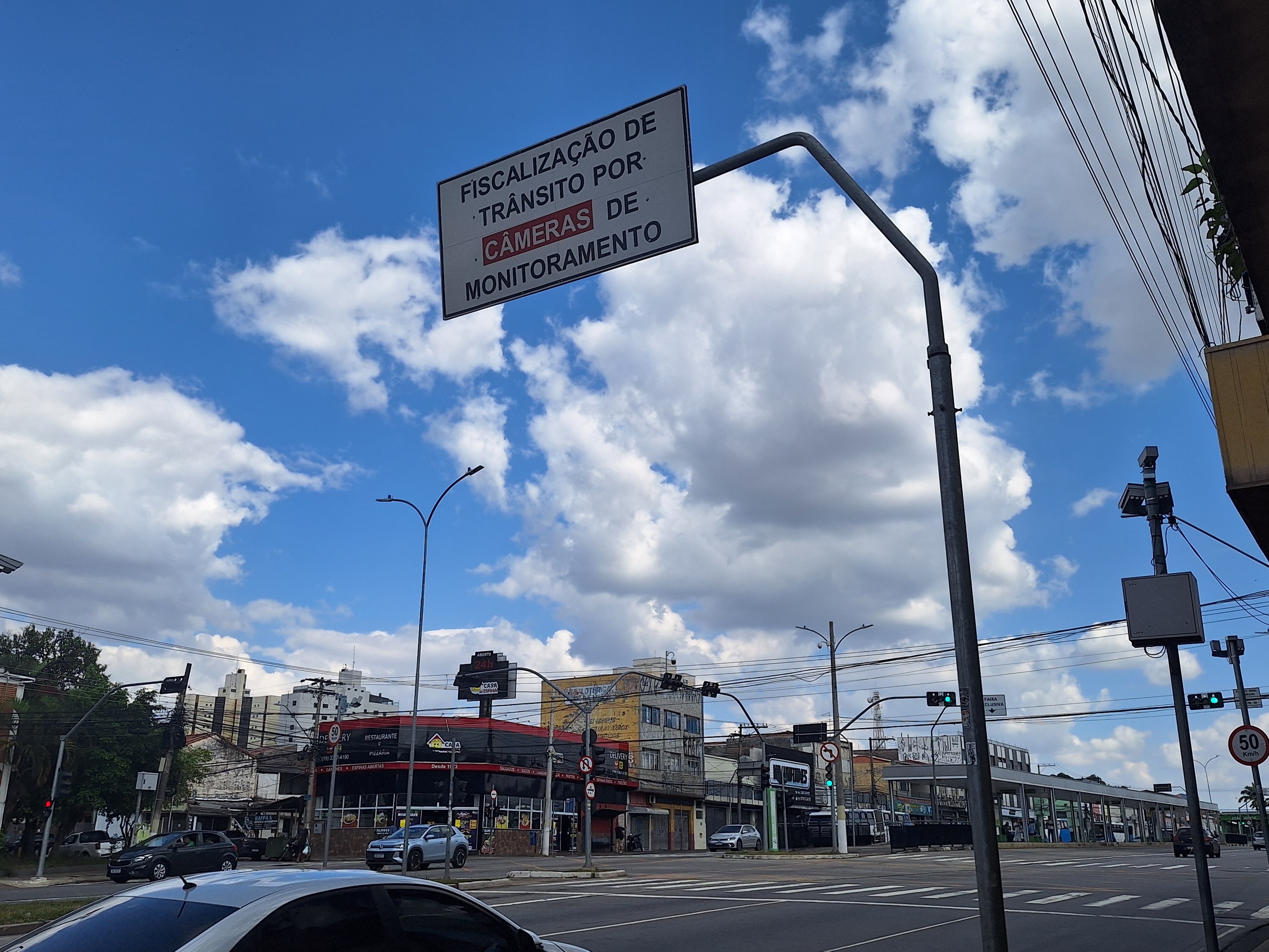 Condutas de risco flagradas por câmera vão gerar infrações a partir do dia 4 de maio