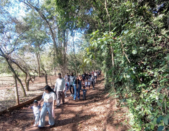 Pais e filhos tiveram uma experiência educativa e de convivência com a natureza
