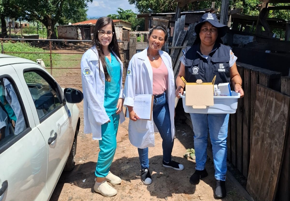 Agentes percorreram imóveis na área rural para identificar pessoas imunizadas e, se necessário, aplicar a vacina contra a febre amarela