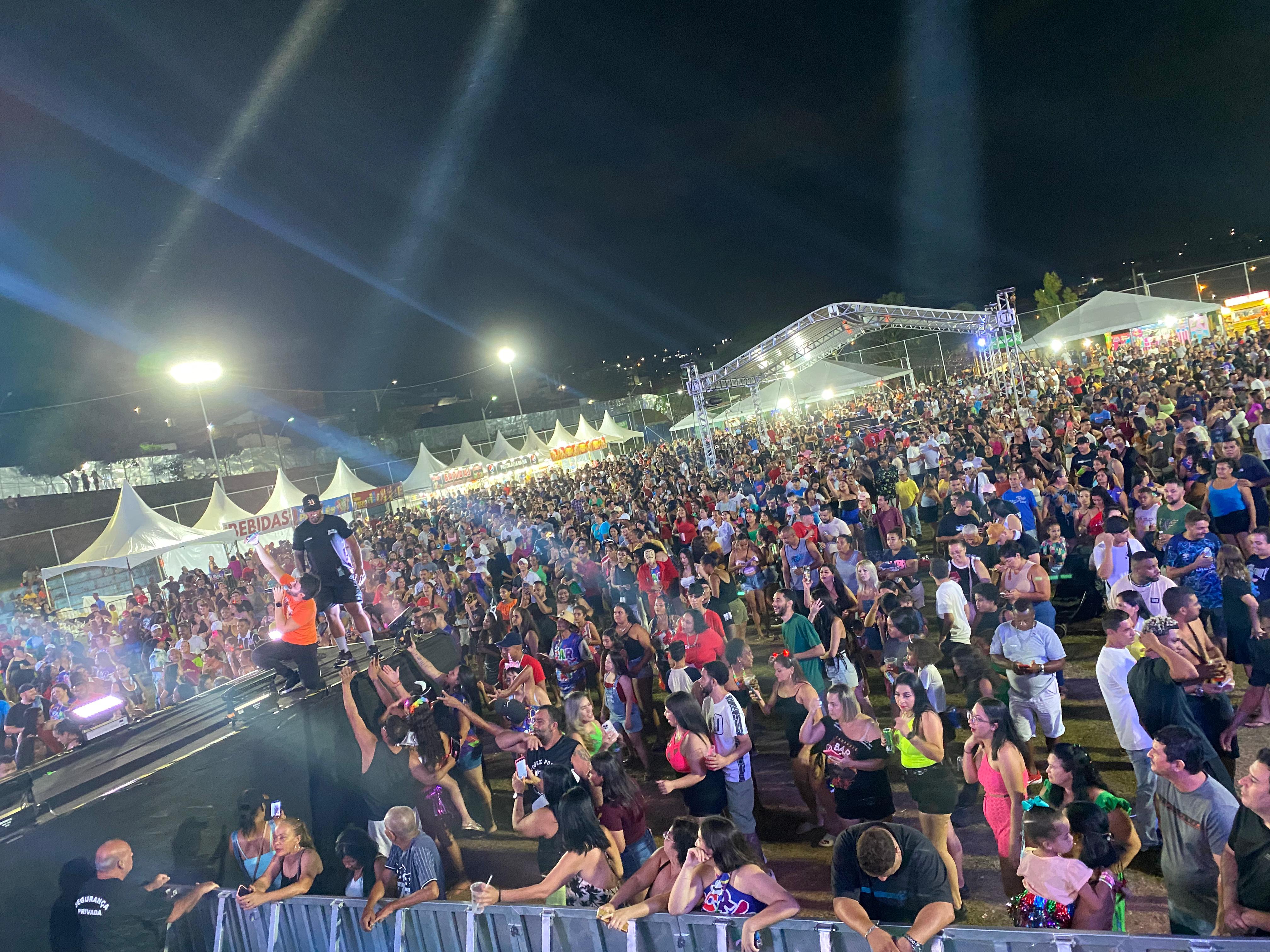 Arena Satélite ficou lotada para o CarnaSat, que segue até esta segunda-feira, 3 de março
