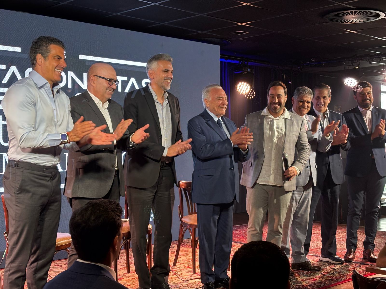 Dário com Gustavo Reis, Michel Temer e outras autoridades no evento
