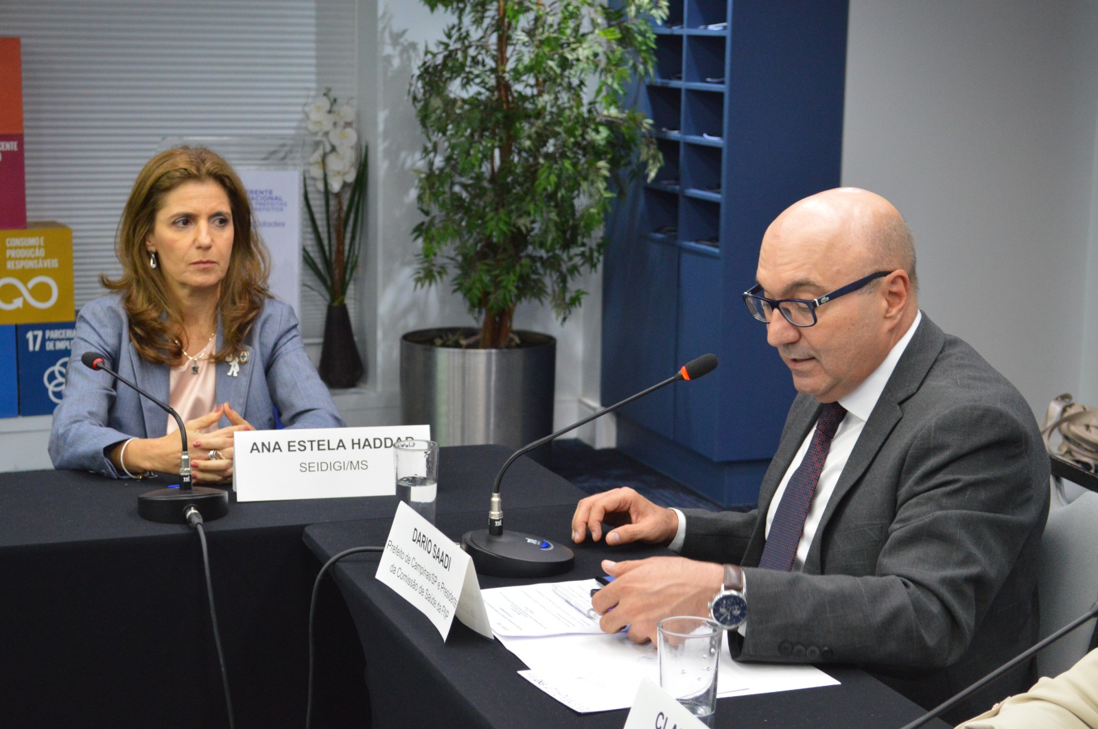 O prefeito Dário Saadi durante lançamento de edital pelo Conectar